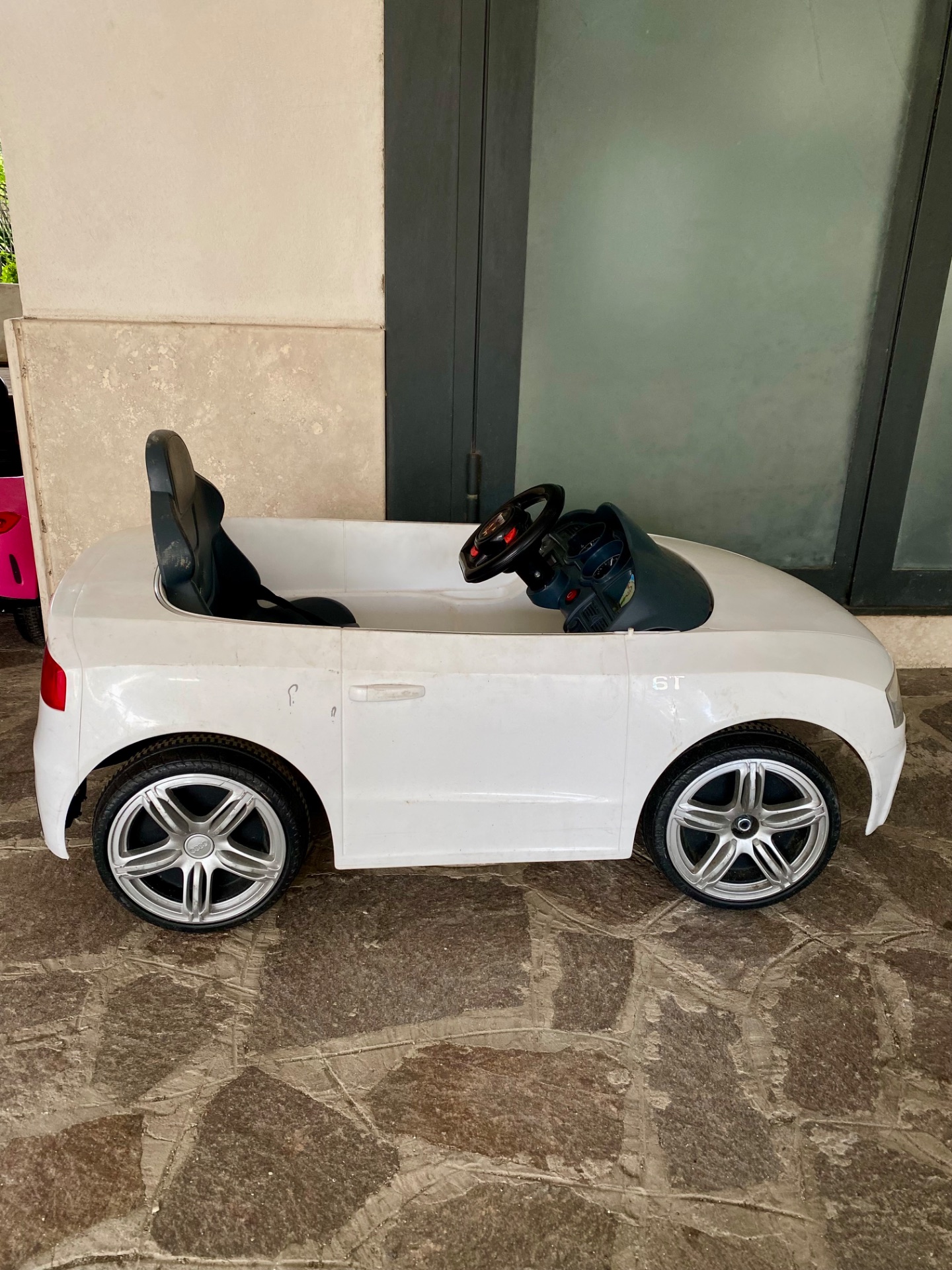 Mini auto elettrica per bambini