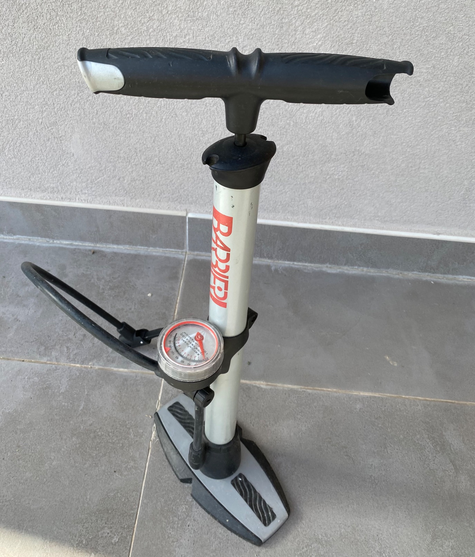Pompa bici a colonna