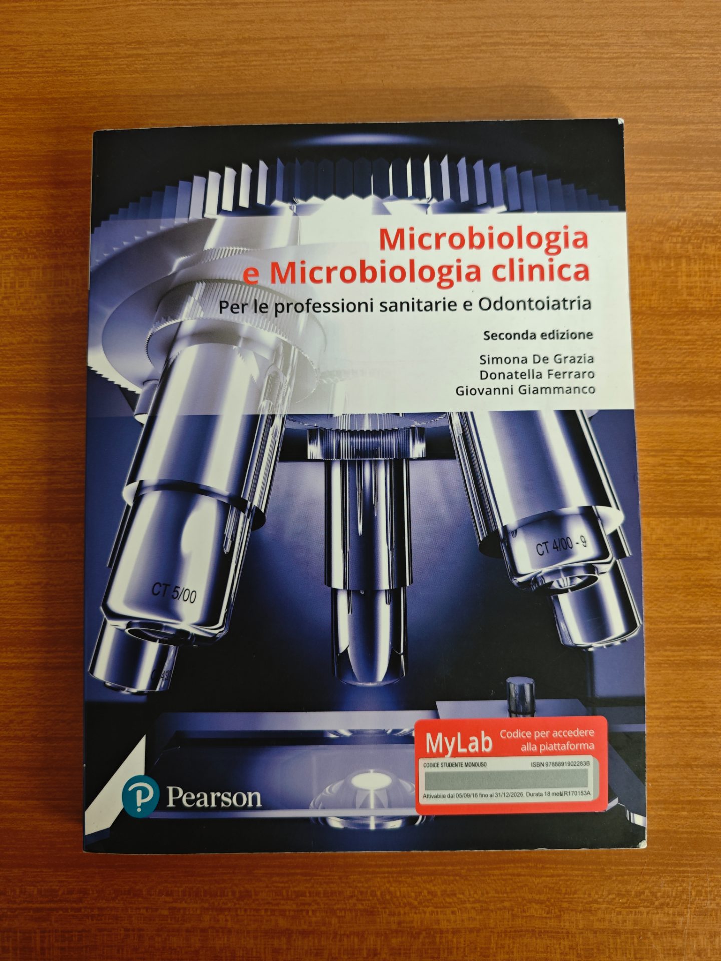 Libro universitario di Microbiologia e Microbiologia clinica
